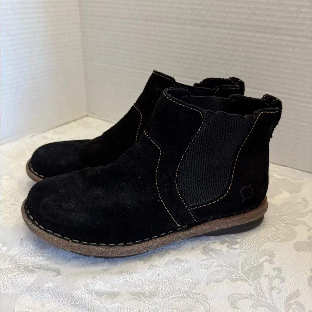 Born Talyn Size 7M Black Distressed Bootie Chelsea Boot Leather Comfort‎ Shoe